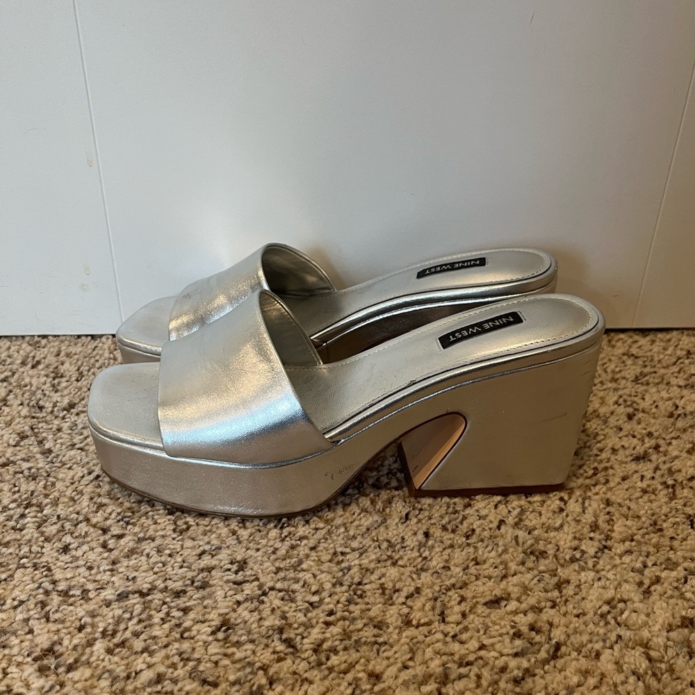 Nine West Silver Oklee Platform Slide Sandal (Size 9)